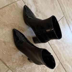 La Canadienne, Black Patent Booties, Sz 7, Waterproof
